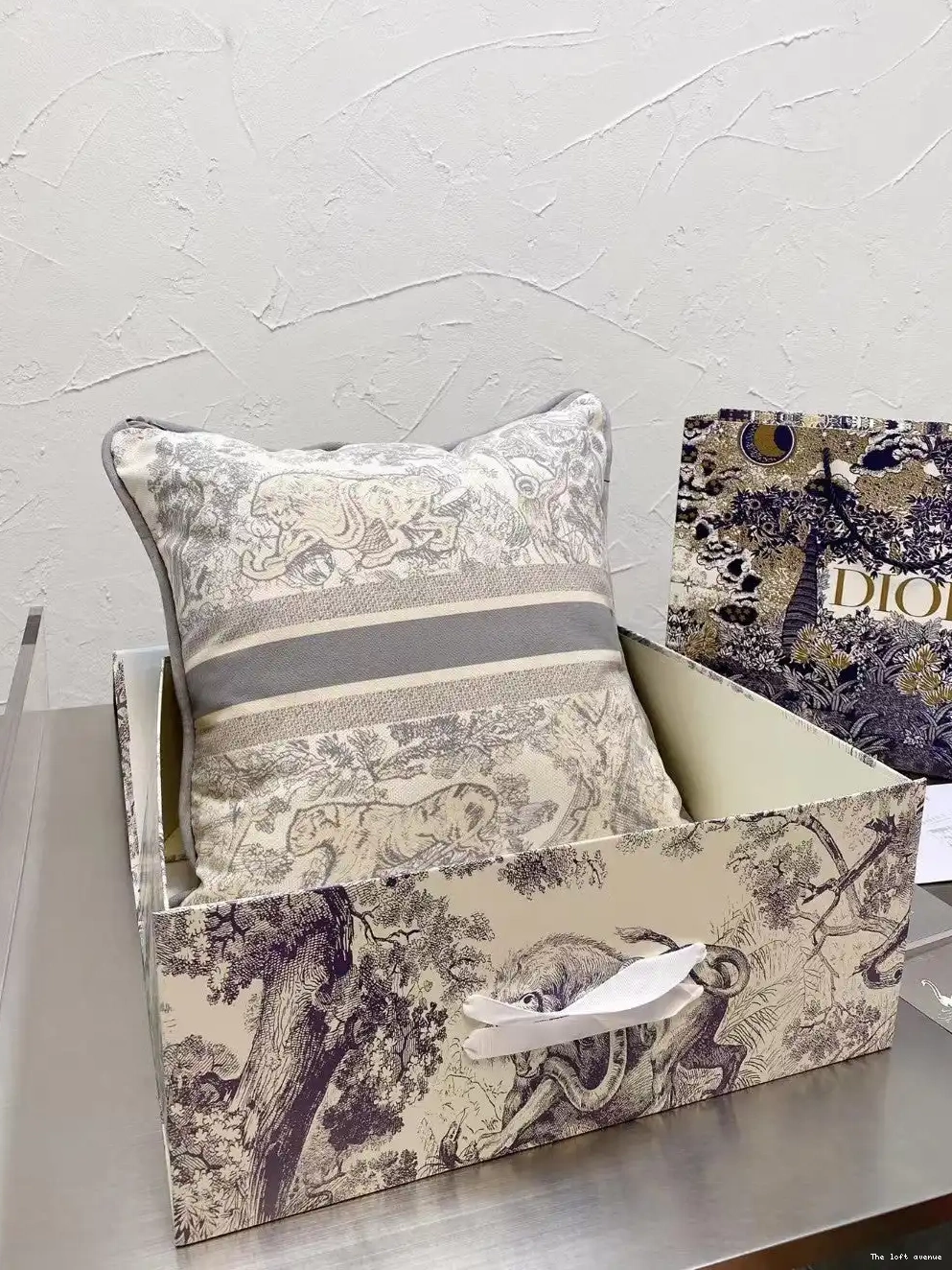 PILLOW THROW GREY CHRISTIAN 0618